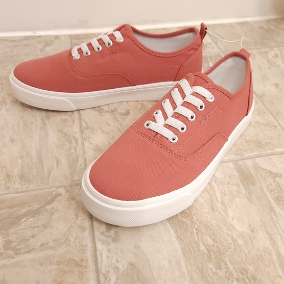 Old Navy Kids Gender Neutral Elastic-Lace Canvas Sneakers, Size: 3 - Picture 3 of 6